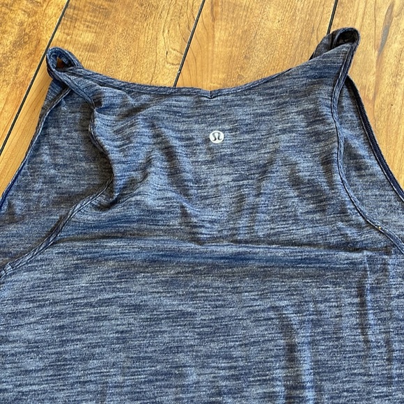 LULULEMON do the twist tank - Picture 9 of 14